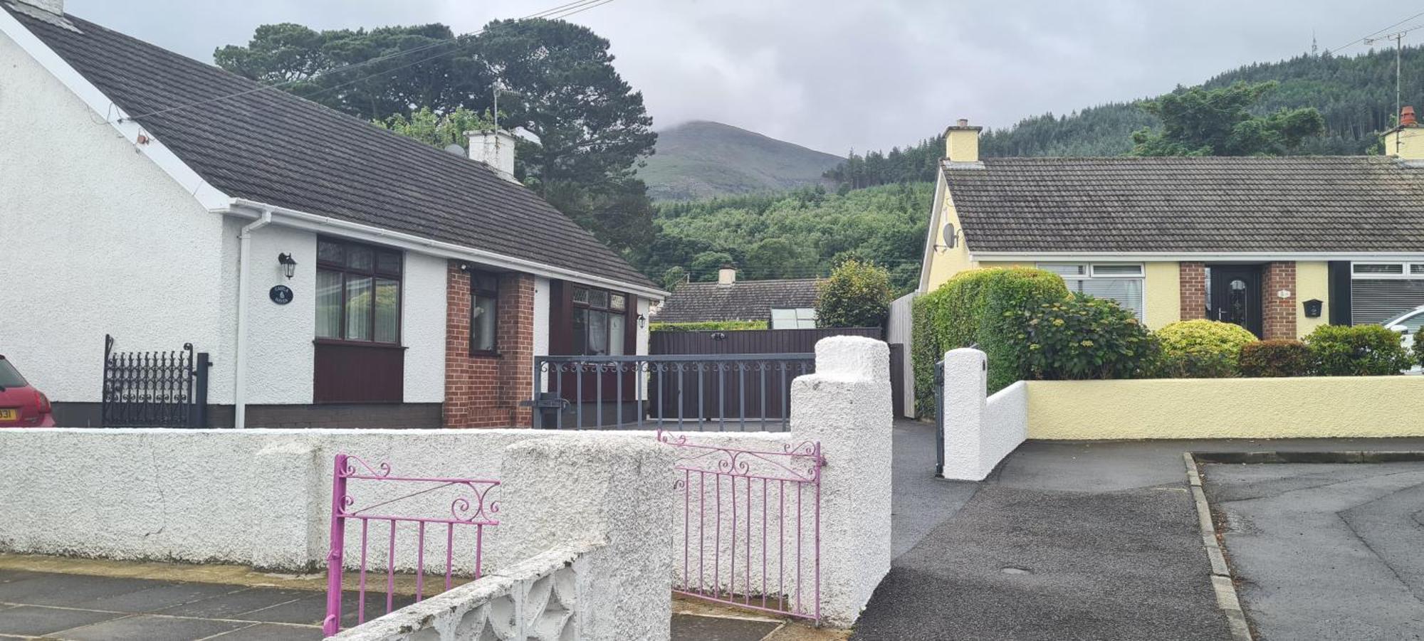Mourne Hikers' Cottage Newcastle  Buitenkant foto